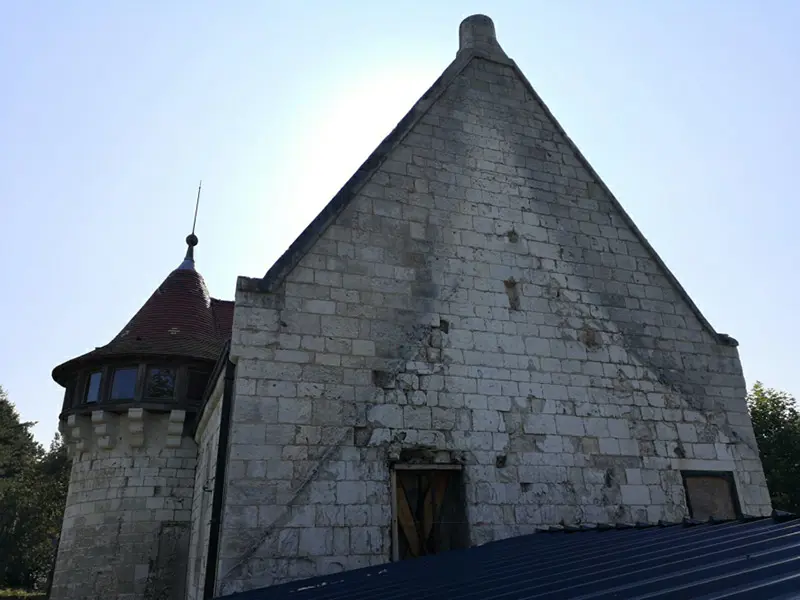 Façade en pierre de taille détérioré