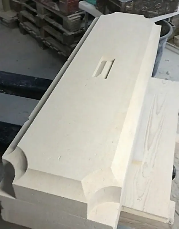 Taille de pierre – taille d’un écusson