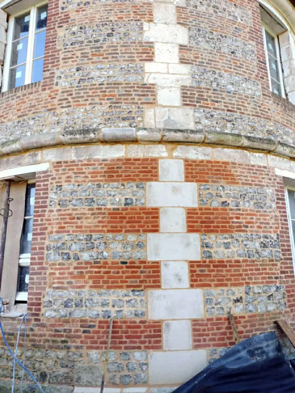 Maçonnerie ancienne sur pigeonnier – après